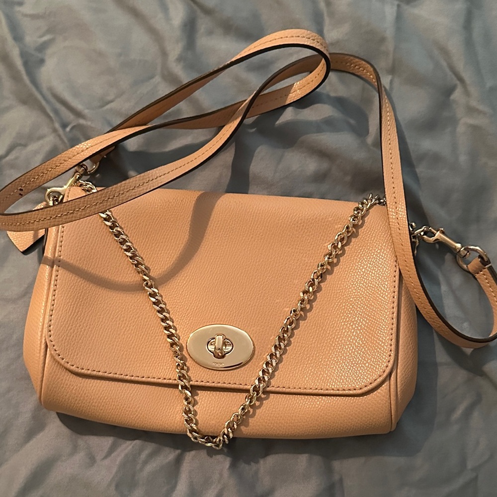 Coach Elegant Tan Leather Shoulder Bag